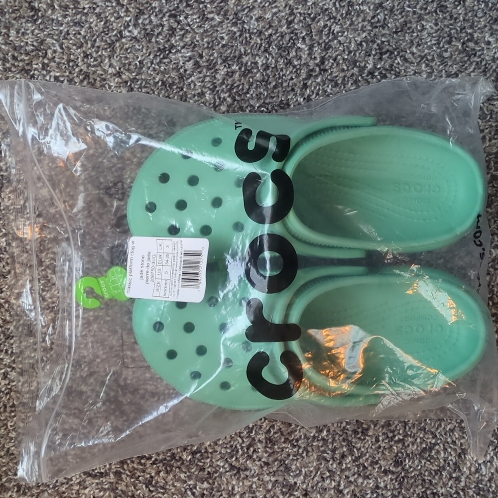 Crocs iconic comfort clog in color Jade Stone, size women's 5 (US)